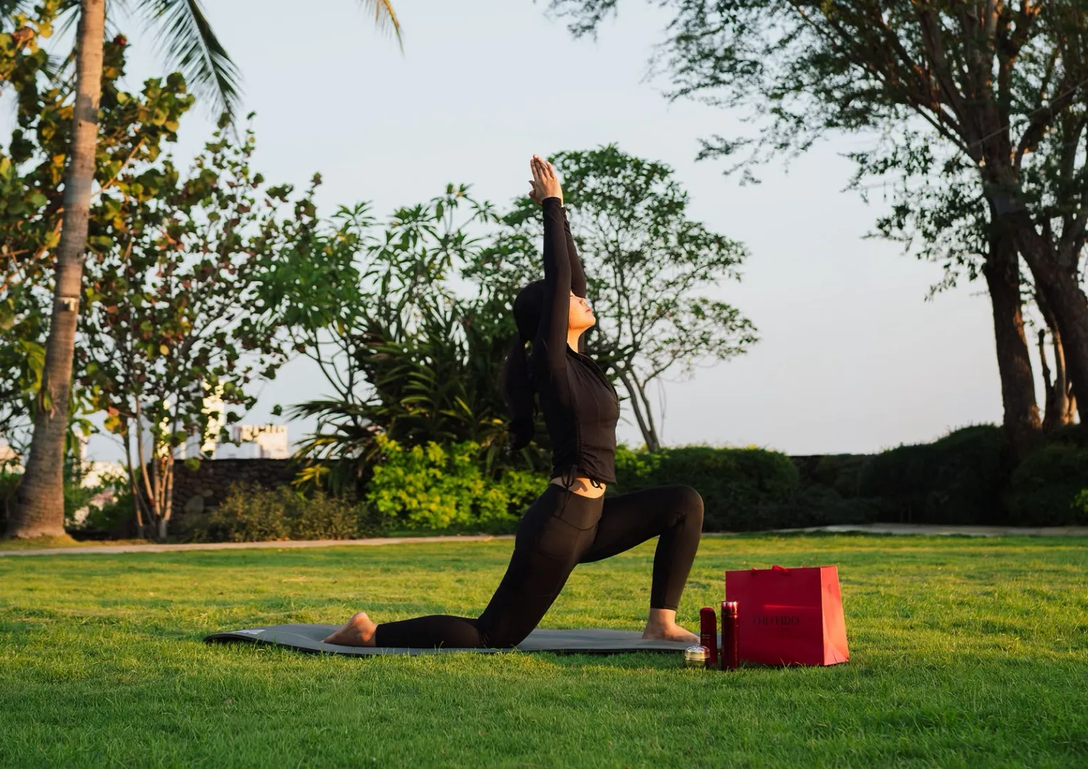 Peringati Hari Kesehatan Mental Sedunia, JW Marriott Surabaya Gandeng SHISEIDO Gelar Yoga