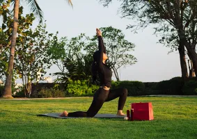 Peringati Hari Kesehatan Mental Sedunia, JW Marriott Surabaya Gandeng SHISEIDO Gelar Yoga