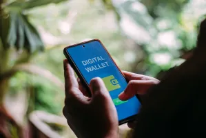 Anti Ribet! Ini Cara Praktis Siapkan Saldo Digital Sebelum Bepergian