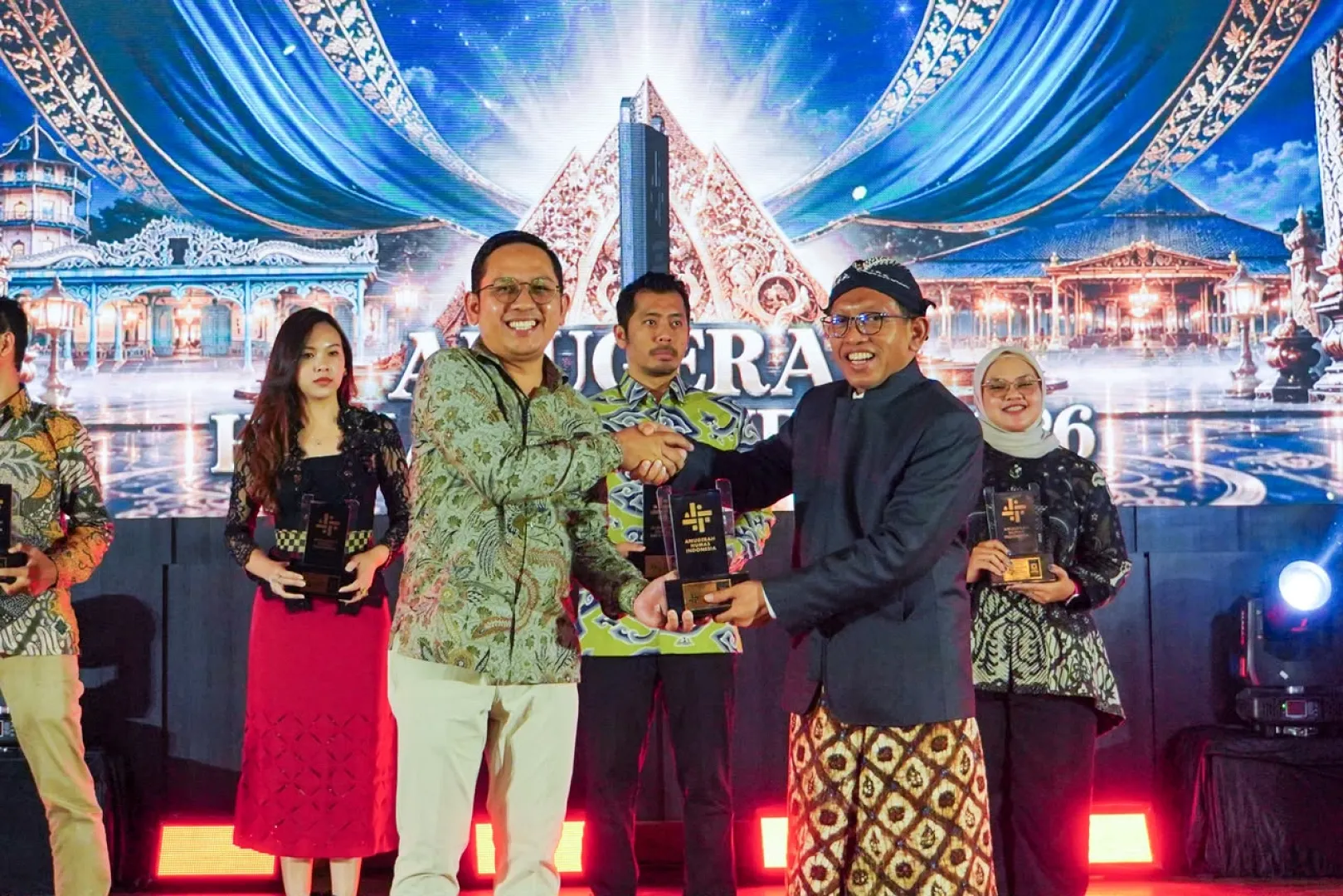 Terminal Teluk Lamong Borong Dua Penghargaan Nasional untuk Inovasi dan Komunikasi