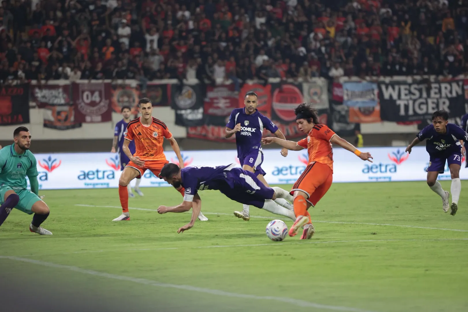 Duel Panas! Persita Tumbangkan Persija Lewat Kemenangan Dramatis 3-2