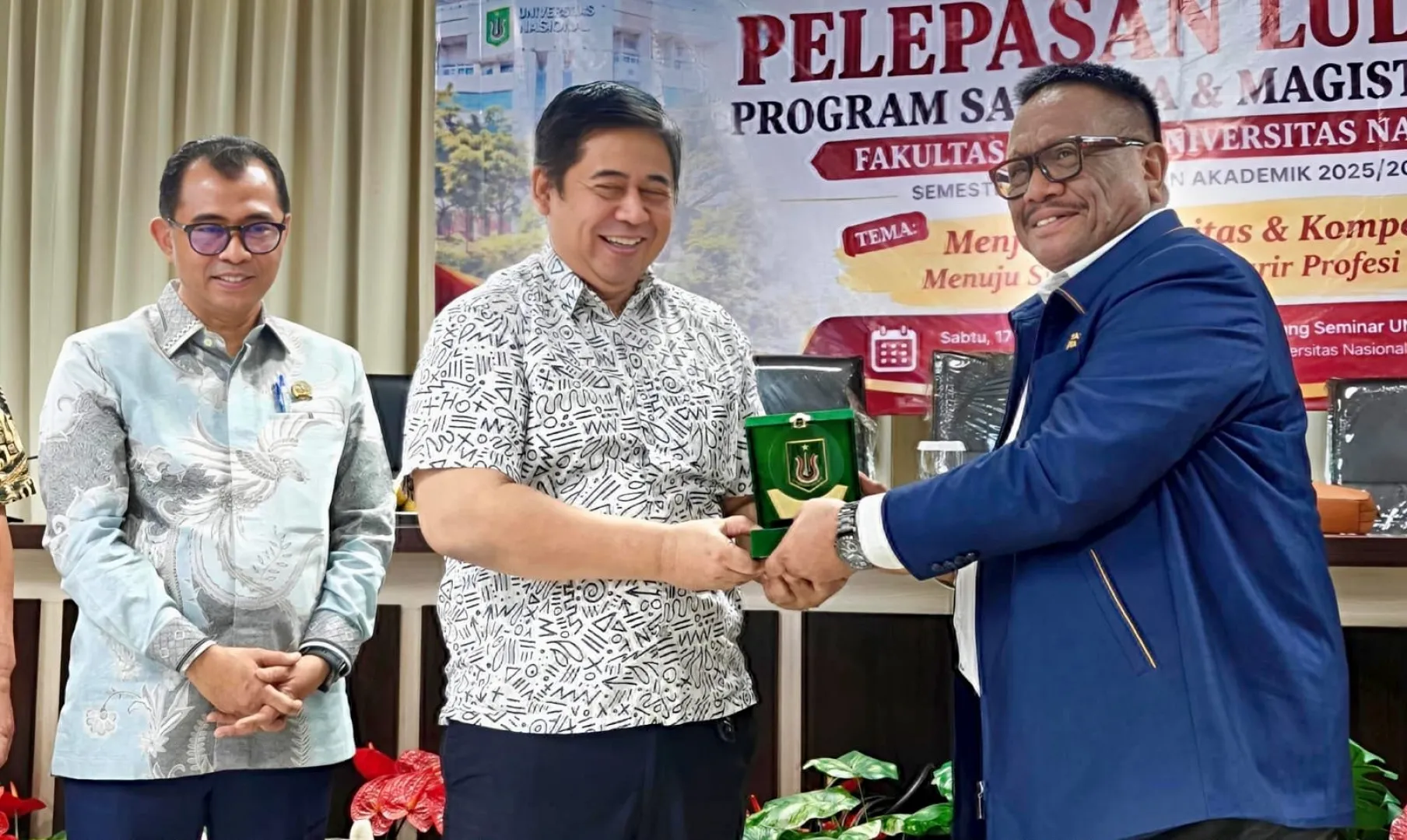 Agung Endrawan dan Ketua Ombudsman RI Bekali Lulusan FH UNAS Hadapi Persaingan Karier