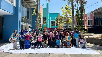 ARTOTEL Grand Prima Surabaya Sulap Seprai Bekas Jadi Tote Bag Lewat Shibori Stories