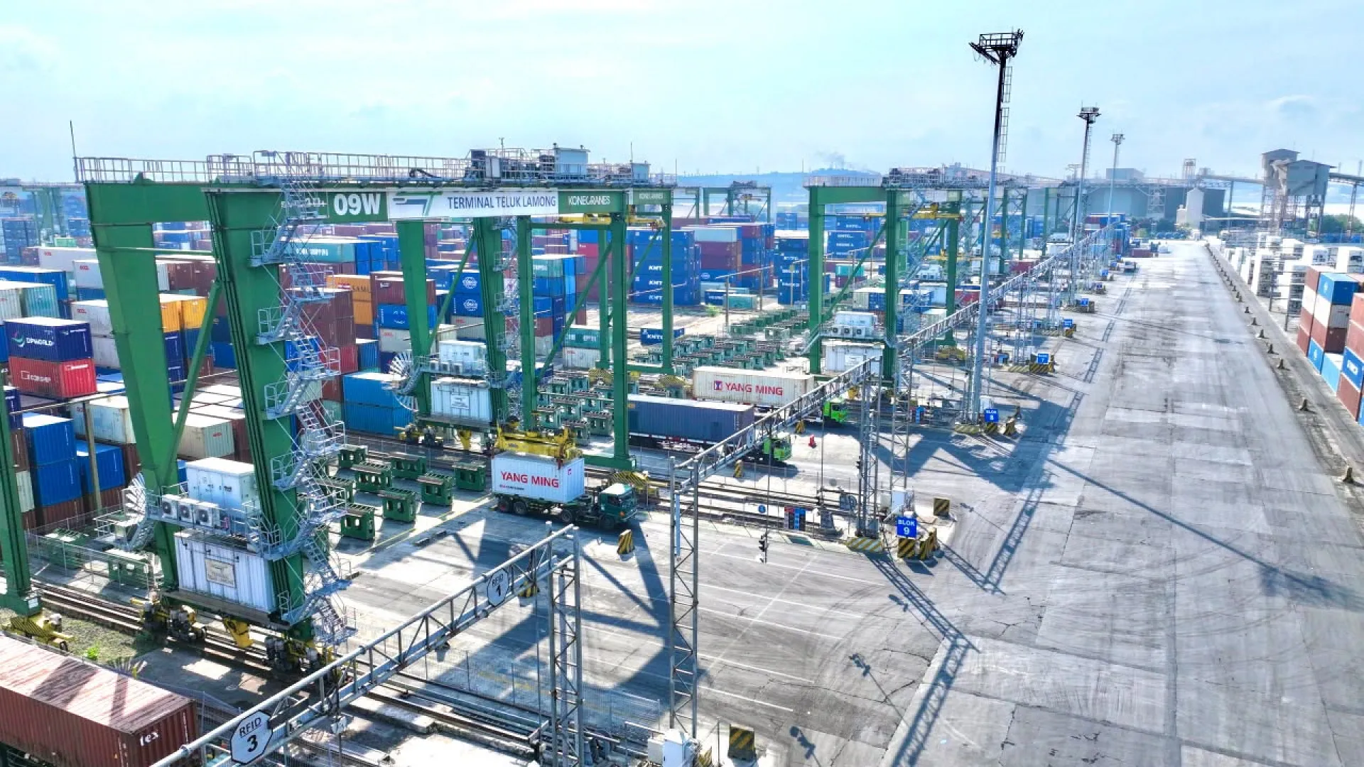 Arus Peti Kemas Terminal Teluk Lamong Tembus 2,29 Juta TEUs hingga September 2026