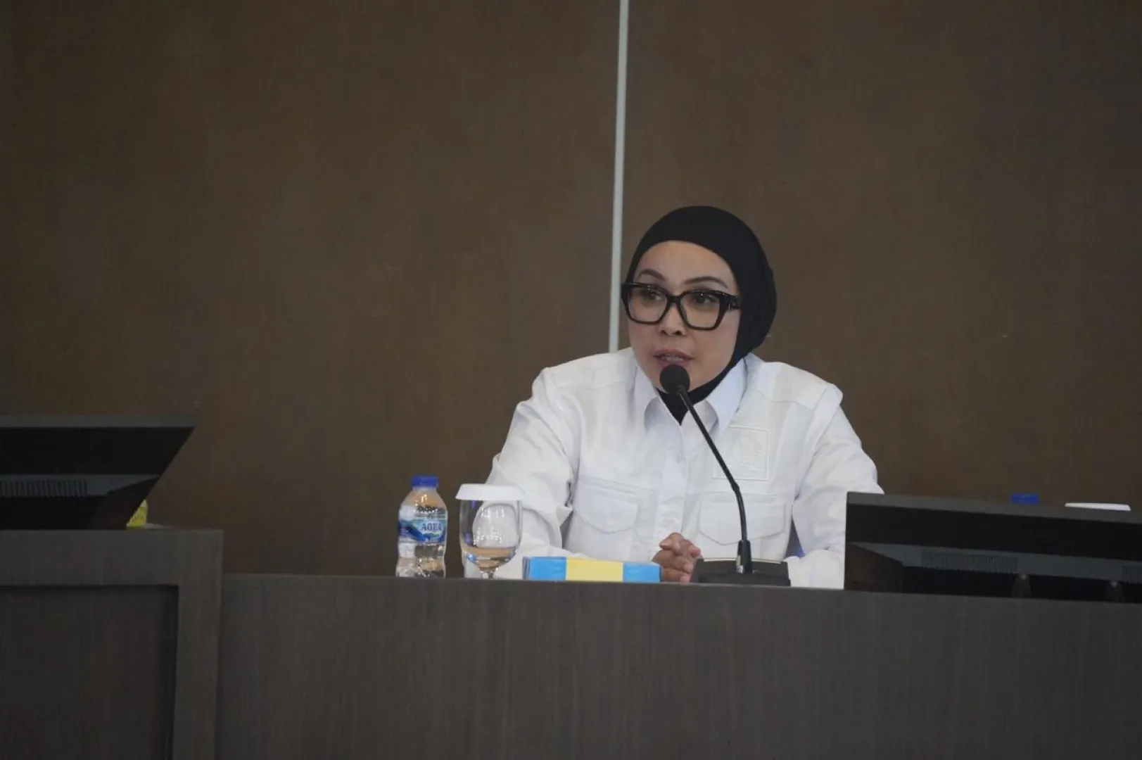 Kuota BBM Riau Terpenuhi, Antrean SPBU Tetap Panjang, Dewi Juliani Soroti Solusi Konkret