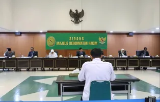 Ngamar di Jam Kerja, Hakim Pengadilan Agama Disanksi Nonpalu 2 Tahun   