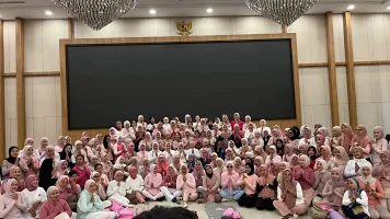 150 Peserta Padati Indoor Yoga “Flow to Glow” di MYZE Hotel Sumenep