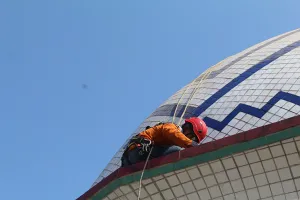 Aston Sidoarjo Gandeng Kodim 0816 dan MBM Service Bersihkan Masjid Baitul Mujtahidin