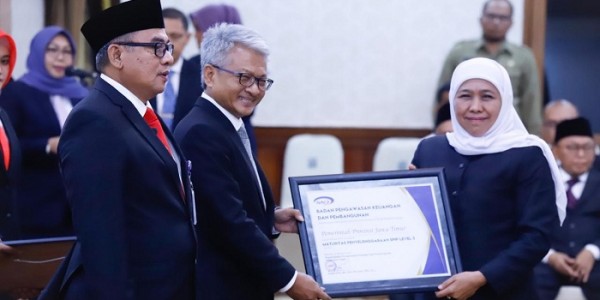 Gubernur Khofifah Lantik Kepala Perwakilan Bpkp Jawa Timur