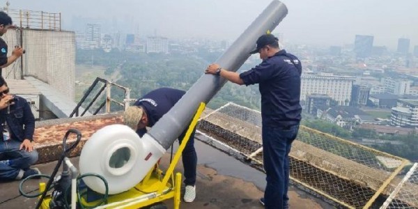 Heru Targetkan Seluruh Gedung Pemda Dki Terpasang Water Mist Hari Ini